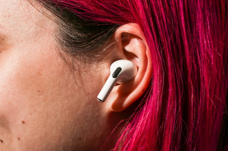 Teens love Apple's AirPods, and they're putting them on their holiday wish lists more than ever before - Business Insider