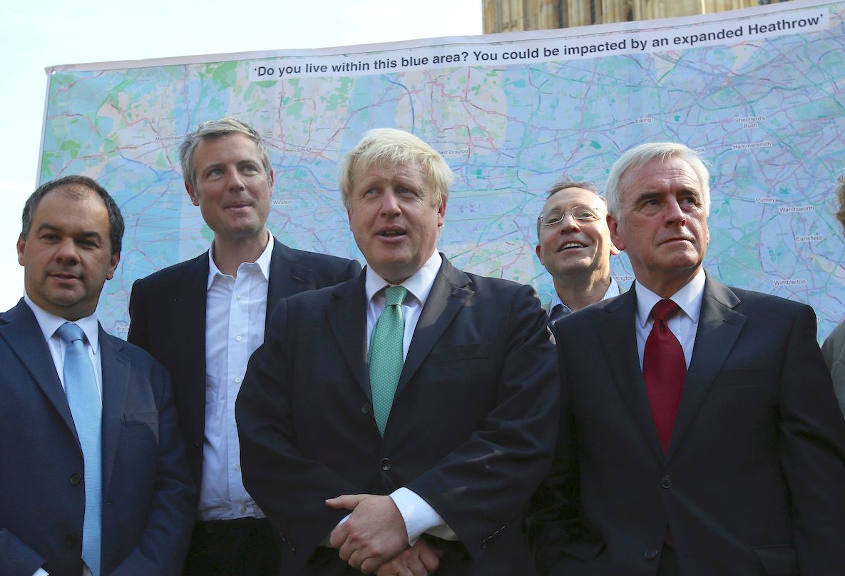 De Conservatieve premier Johnson voert campagne met de slogan 'Get Brexit done'.