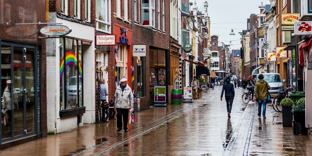 Winkelstraat de Folkingestraat in Groningen.