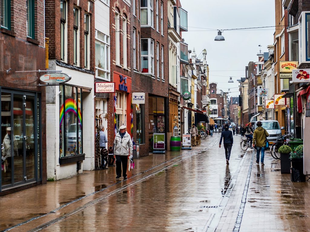 Winkelstraat de Folkingestraat in Groningen.