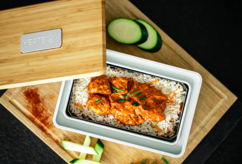 De Heatbox is een hit op Kickstarter, een crowdfunding platform. Het gaat om een lunchbox waarin maaltijden op elke locatie snel kunnen worden opgewarmd met stoom.