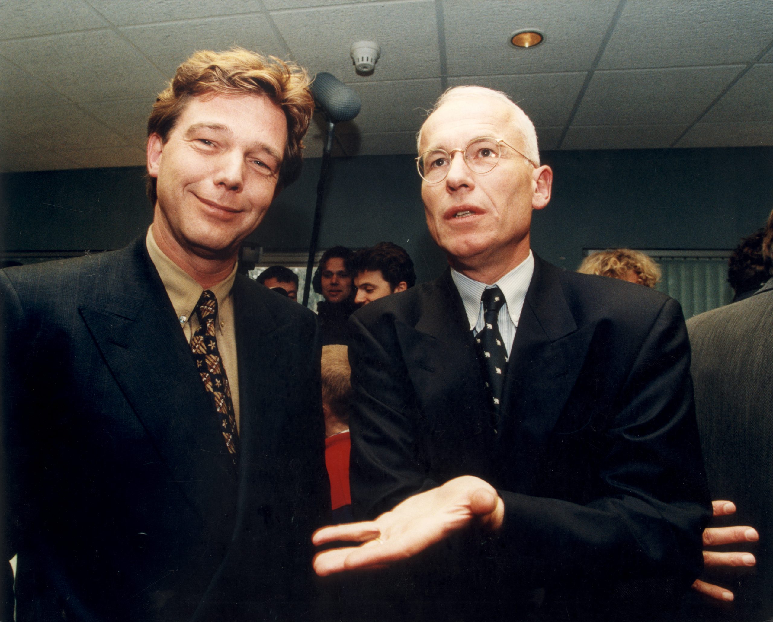 John de Mol en KNVB-voorzitter Jos Staatsen op 11 februari 1996. ANP