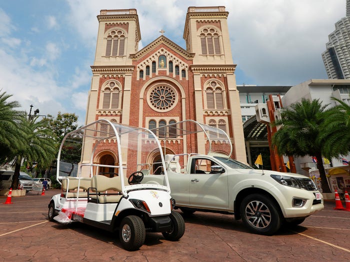 Paus Mobiel Soe Zeya Tun Reuters Nissan Pickup