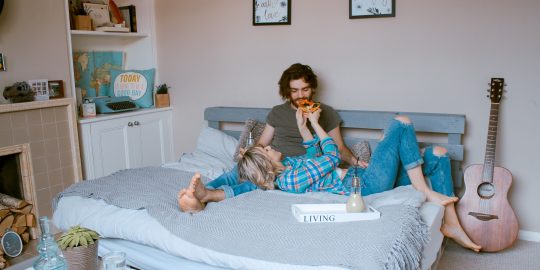 Business Insider vergeleek de hypotheekschuld en de doorsnee woningwaarde van de verschillende leeftijdsgroepen met elkaar
