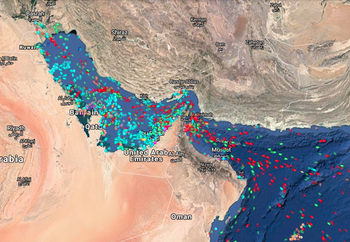 Температура воды в персидском. Ормузский пролив на карте. Ормузский пролив Иран. Глубина Ормузского пролива.