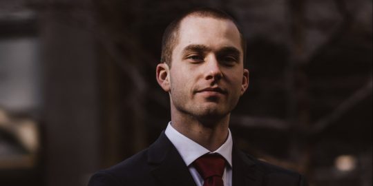Leiding geven aan een onderneming geeft je veel verantwoordelijkheid en vaak óók een prettig salaris. Maar ook CEO's moeten belasting betalen en zien op hun loonstrookje een verschil tussen het bruto salaris en wat daar netto van overblijft.