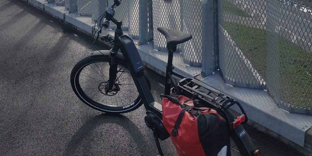 De e-bike als zakelijk vervoermiddel staat volop in de belangstelling. Maar hoe is het om écht je woon- werkverkeer te rijden op een luxe e-bike. Is het een aanrader?