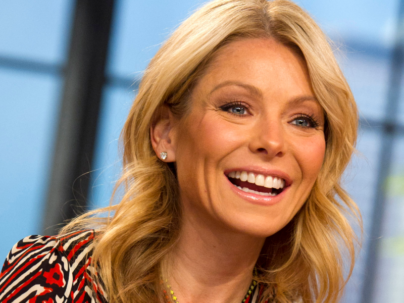 Kelly Ripa Says She Quit Drinking Without Thinking About It I Felt Better So I Just Stopped