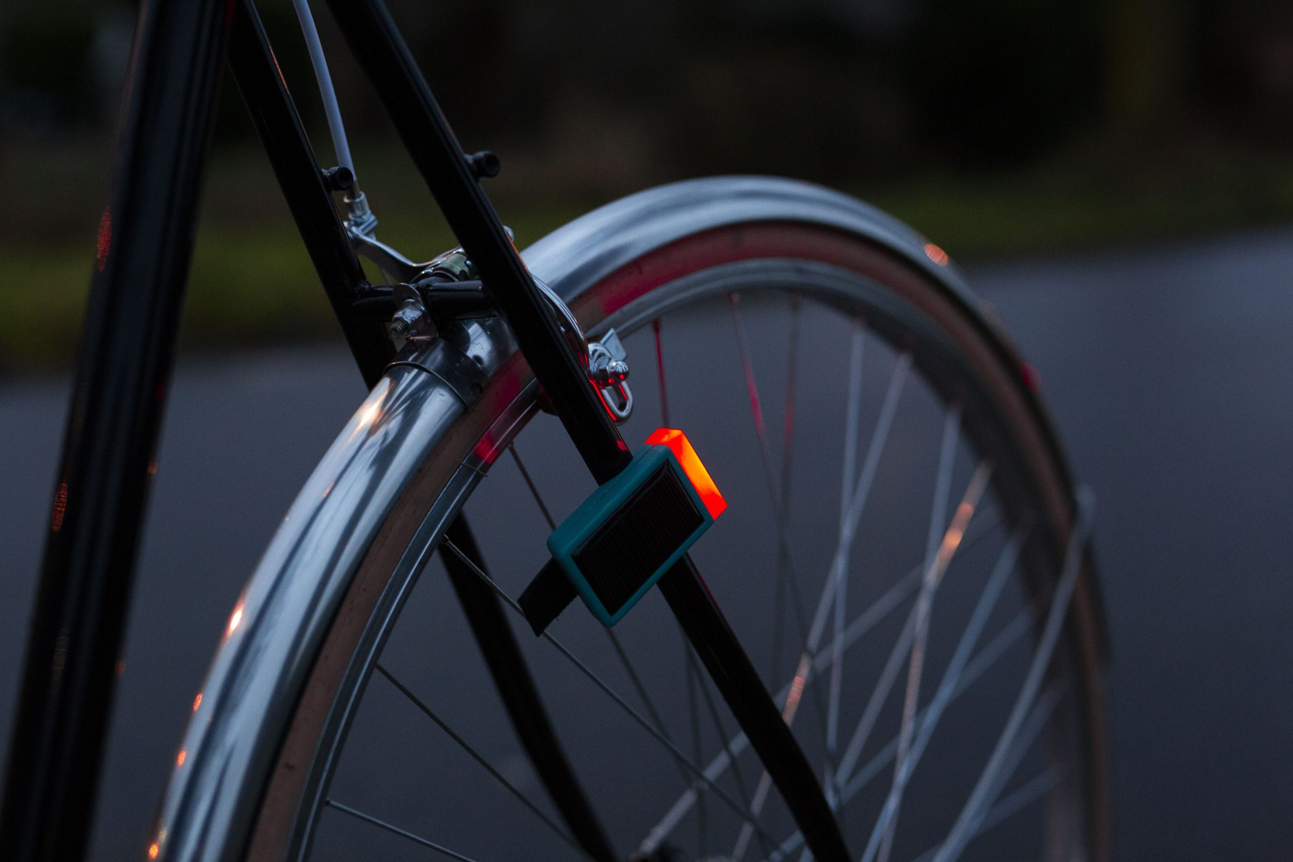 de Litta, een duurzaam  fietslampje met een mini-zonnepaneel dat ook nog eens diefstal-proof is.