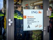 In een hoofdkantoor van ING aan de Bijlmerdreef in Amsterdam-Zuidoost is een bombrief ontploft.