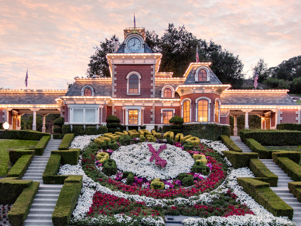 Het Dinsey-treinstation op het voormalige Neverland Ranch van Michael Jackson. Het Dinsey-treinstation op het voormalige Neverland Ranch van Michael Jackson.