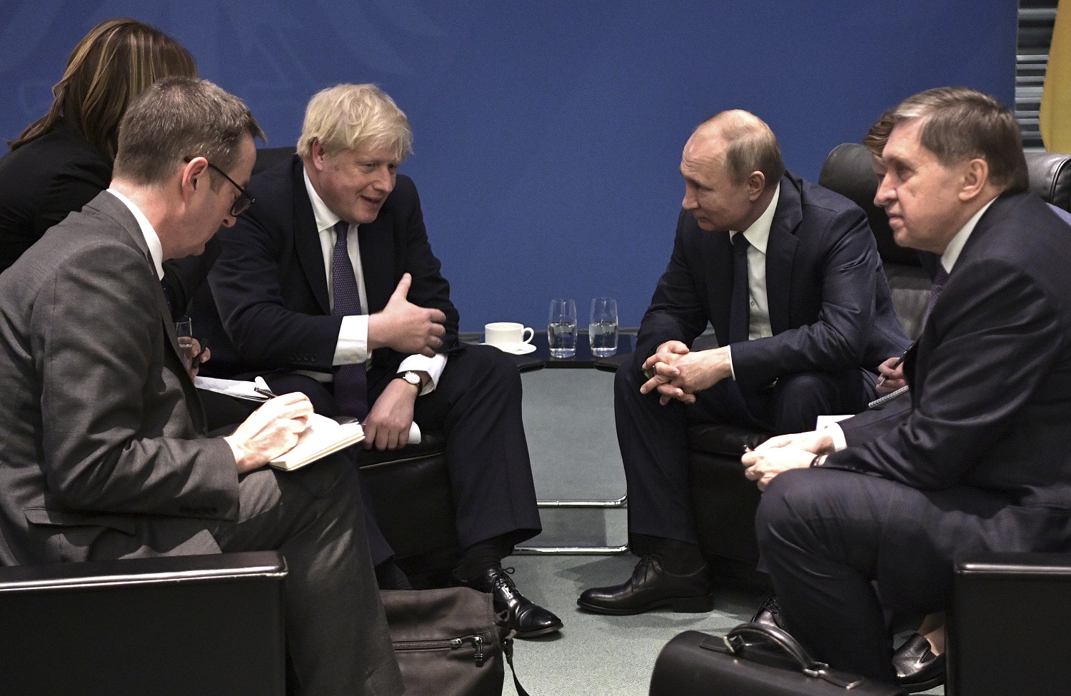 De Britse premier Boris Johnson spreekt met de Russische president Vladimir Poetin.