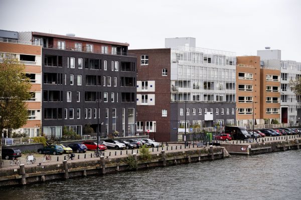 Een huis in Amsterdam aan het water