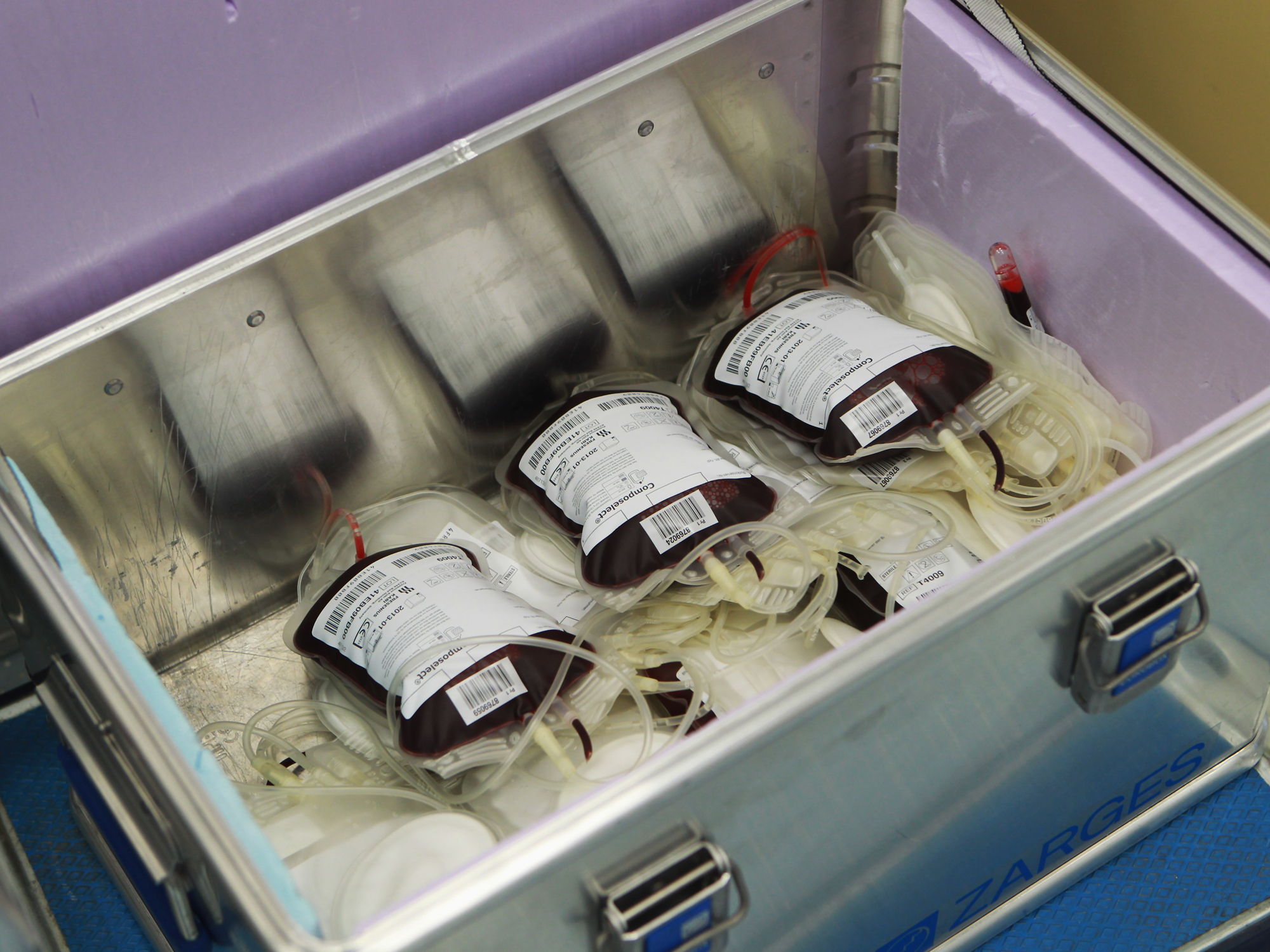 Хранение донорской крови в холодильнике