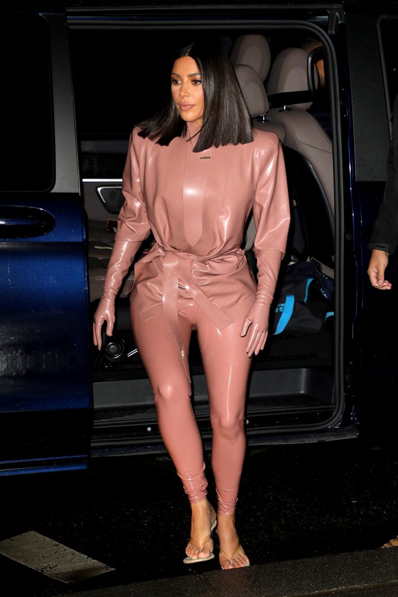 Watch Kim Kardashian squeeze into the head-to-toe latex outfit she wore ...