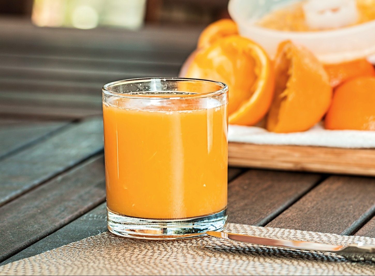 een glas sinaasappelsap