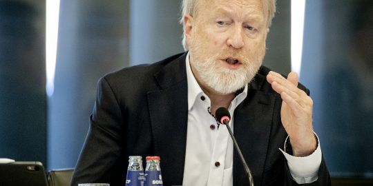 De verspreiding van het coronavirus in Nederland lijkt af te remmen. Die voorzichtige positieve prognose sprak Jaap van Dissel van het Rijksinstituut voor Volksgezondheid en Milieu (RIVM) woensdag uit in de Tweede Kamer.