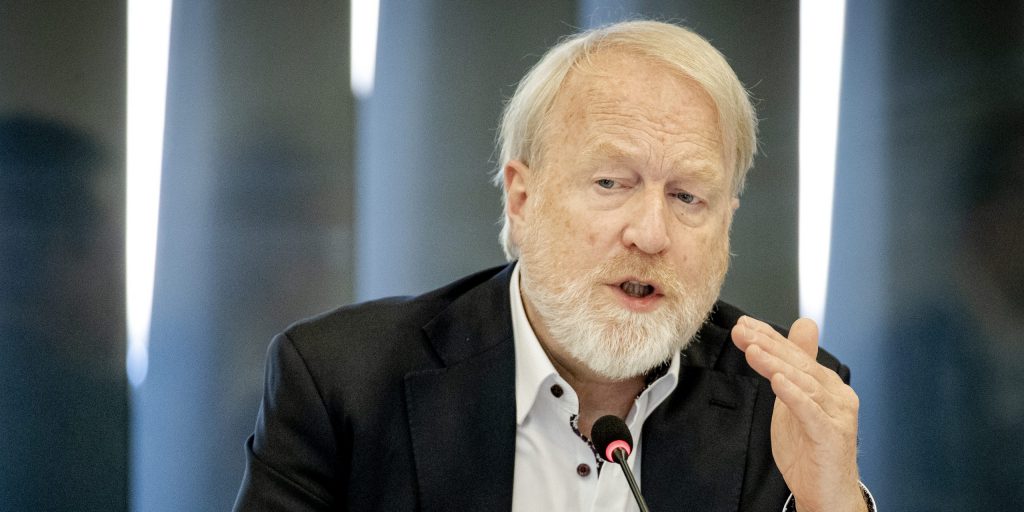 De verspreiding van het coronavirus in Nederland lijkt af te remmen. Die voorzichtige positieve prognose sprak Jaap van Dissel van het Rijksinstituut voor Volksgezondheid en Milieu (RIVM) woensdag uit in de Tweede Kamer.