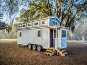 Wonen in een tiny house heeft Tim en Sam geleerd hoe ze opslagruimte zo efficiënt mogelijk kunnen benutten.