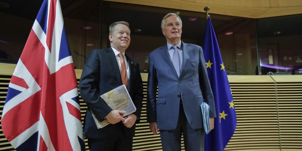 De Britse Brexit-onderhandelaar David Frost en EU-onderhandelaar Michel Barnier.