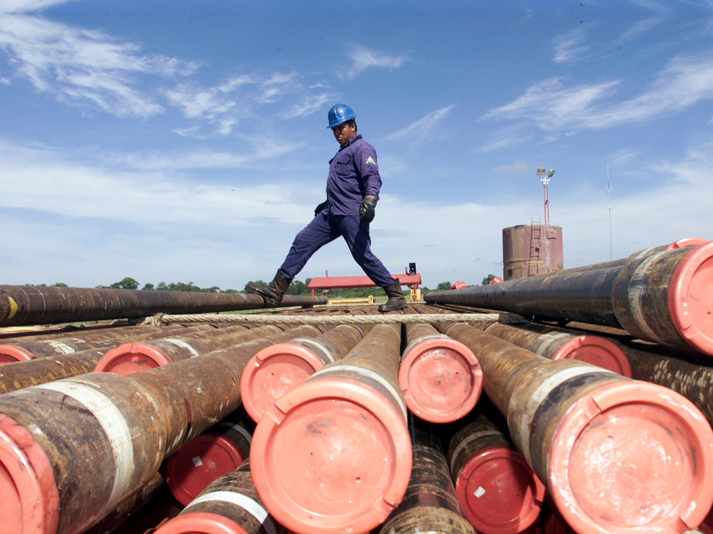 Een Mexicaanse oliewerker op een boorplatform