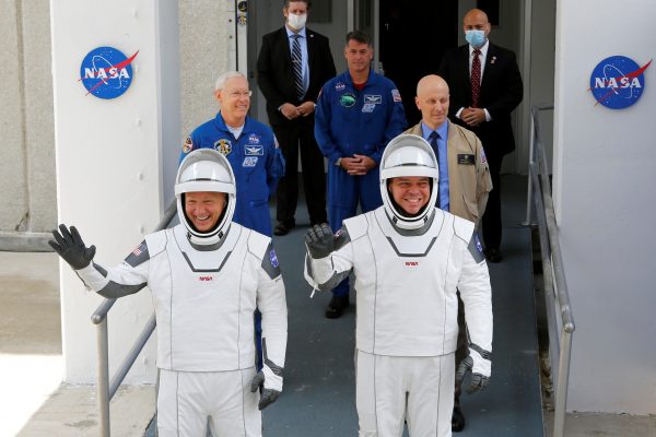 Foto: SpaceX-astronauten Douglas Hurley (53) en Bob Behnken (49). Bron: Joe Skipper/Reuters Foto: SpaceX-astronauten Douglas Hurley (53) en Bob Behnken (49). Bron: Joe Skipper/Reuters