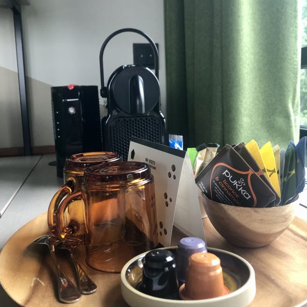 Je kunt natuurlijk ook gewoon zelf koffie zetten. Je kunt natuurlijk ook gewoon zelf koffie zetten.