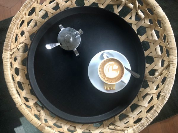 Om 10 uur komt roomservice cappuccino brengen. Om 10 uur komt roomservice cappuccino brengen.