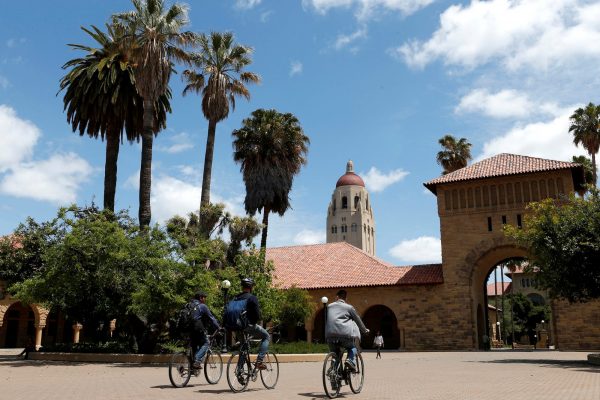 Fietsers op de campus van de Amerikaanse Stanford University in Californië. Foto: ANP Fietsers op de campus van de Amerikaanse Stanford University in Californië. Foto: ANP