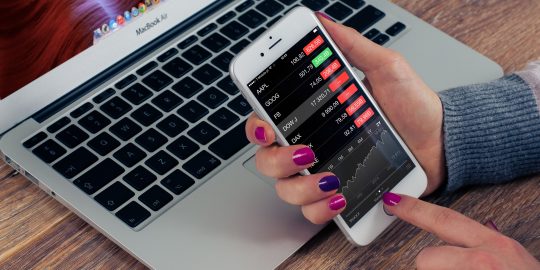 AEX 2020: een overzicht van de 5 sterkste stijgers en de 5 sterkte dalers uit de AEX-index dit jaar.