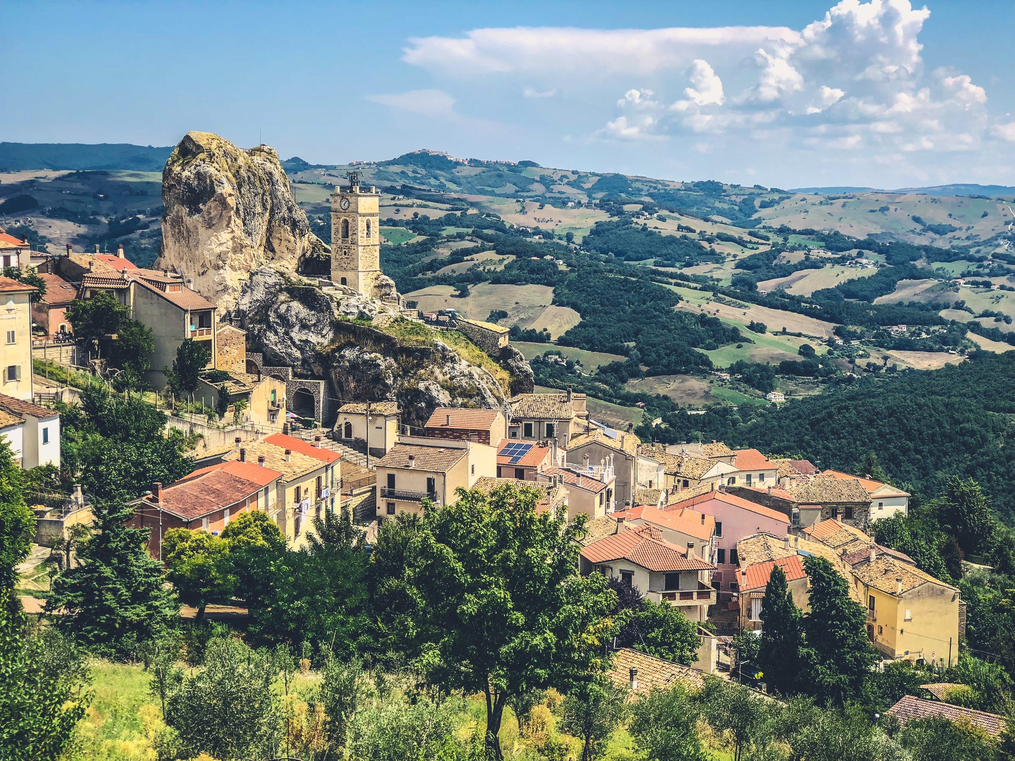 Het Italiaanse dorpje San Giovanni wil meer levendigheid en biedt 40 vakantieweken met gratis overnachtingen aan.
