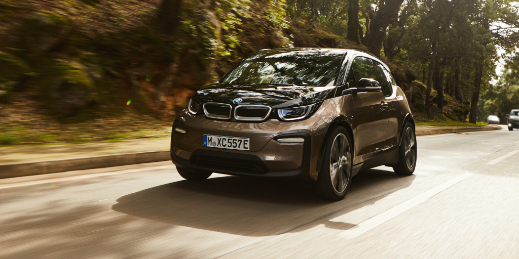 Sinds 4 juni kunnen particulieren aanspraak maken op de subsidie. Als je een nieuwe elektrische auto koopt, krijg je 4.000 euro subsidie; en als je een occasion koopt kun je op 2.000 euro rekenen.
