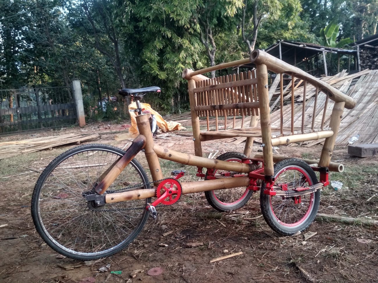 Missend eend Glad Deze elektrische fiets van bamboe komt uit Nepal en vervoert toeristen