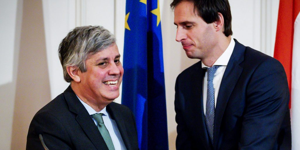 Minister Hoekstra (r) ontmoette eurogroepvoorzitter Mário Centeno in 2018 in Den Haag.