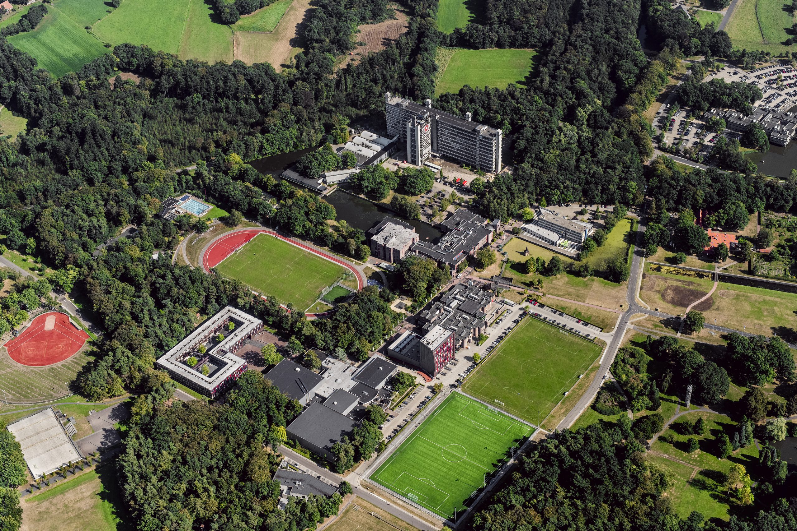 Foto: Luchtfoto van de Universiteit Twente in Enschede. Bron: ANP/John Gundlach