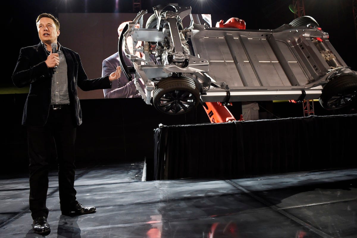 Volgens een ruwe schatting kan elk van de drie nieuwe fabrieken van Tesla zo'n 250.000 auto's per jaar maken, waarmee de totale productie van Tesla boven de miljoen auto's per jaar komt.