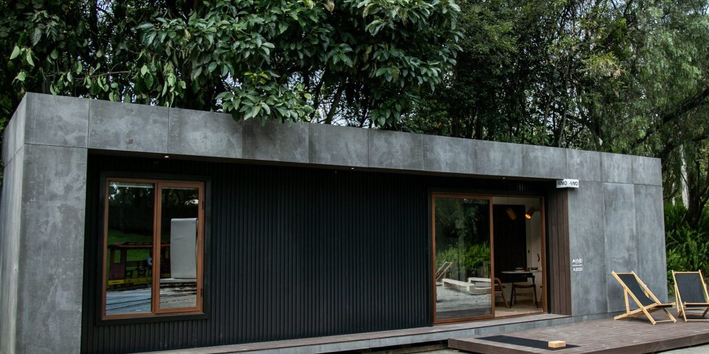 Twee Mexicaanse architecten bouwen moderne en duurzaam 'tiny houses' van scheepscontainers en het nauwelijks te zien dat ze daarvan zijn gemaakt.
