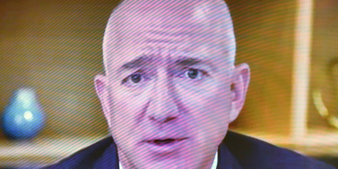Jeff Bezos getuigt voor de commissie