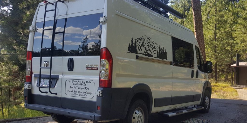 De door Dirtbag Conversions omgebouwde Ram ProMaster