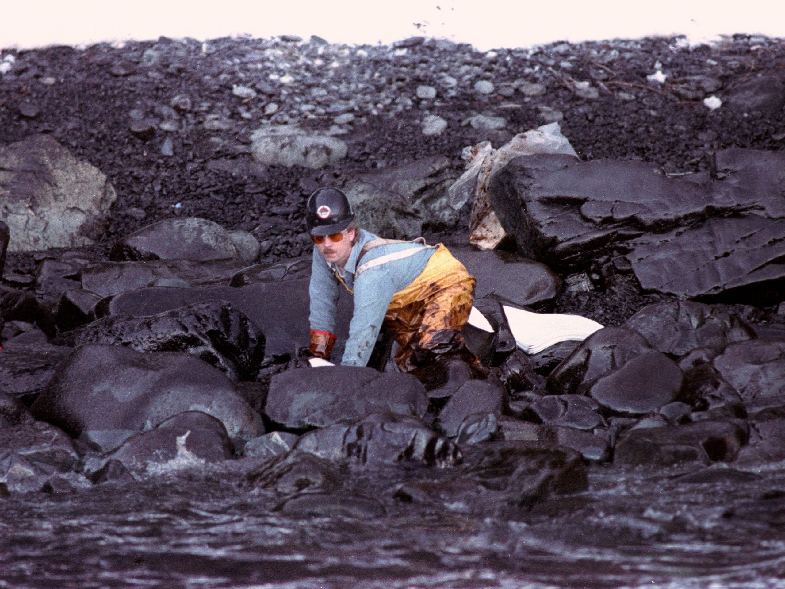 Утечка года. Экссон Вальдес 1989. Разлив нефти на Аляске 1989. Катастрофа Exxon Valdez в 1989 году. Exxon Valdez катастрофа.