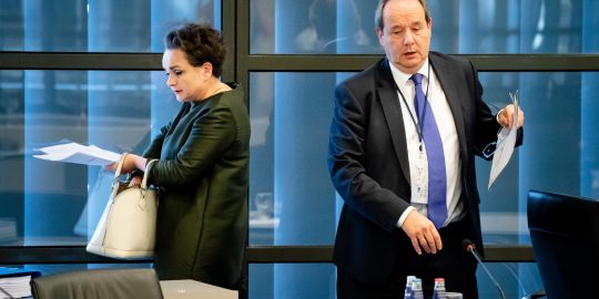 Staatssecretarissen Alexandra van Huffelen (Toeslagen en Douane) Hans Vijlbrief (Belastingdienst).