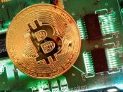 Fans van de bitcoin zien in de cryptomunt een soort alternatief goud en denken dat de bitcoin kan dienen als waardevaste belegging.