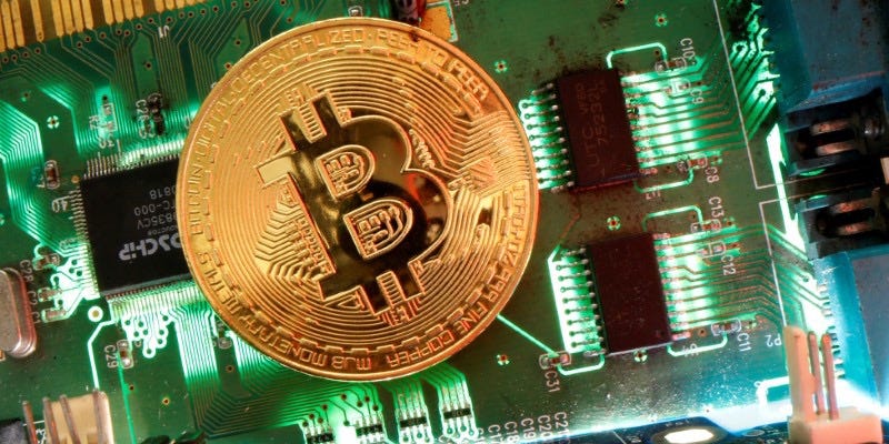 Fans van de bitcoin zien in de cryptomunt een soort alternatief goud en denken dat de bitcoin kan dienen als waardevaste belegging.