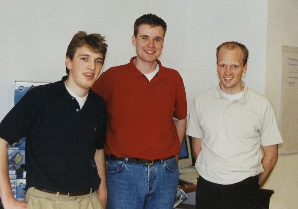 Foto: Coolblue-oprichters Pieter Zwart, Paul de Jong en Bart Kuipers in 2003. Bron: Coolblue Foto: Coolblue-oprichters Pieter Zwart, Paul de Jong en Bart Kuipers in 2003. Bron: Coolblue