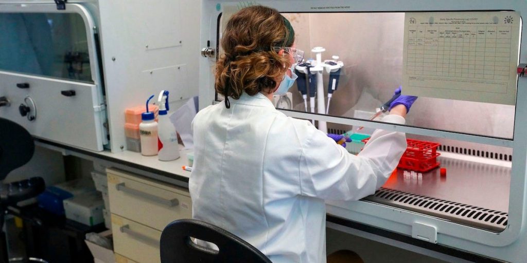 Het veelbelovende vaccin blijkt na te zijn getest op 500 Britse vrijwilligers mogelijk "dubbele bescherming" te bieden tegen het coronavirus