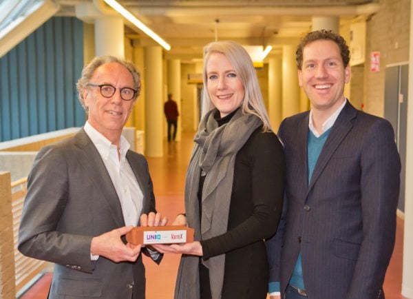 Foto: VarmX ontving in 2016 een eerste investering van Uniqq. Links onderzoeksleider Pieter Reitsma. Bron: Uniqq Foto: VarmX ontving in 2016 een eerste investering van Uniqq. Links onderzoeksleider Pieter Reitsma. Bron: Uniqq