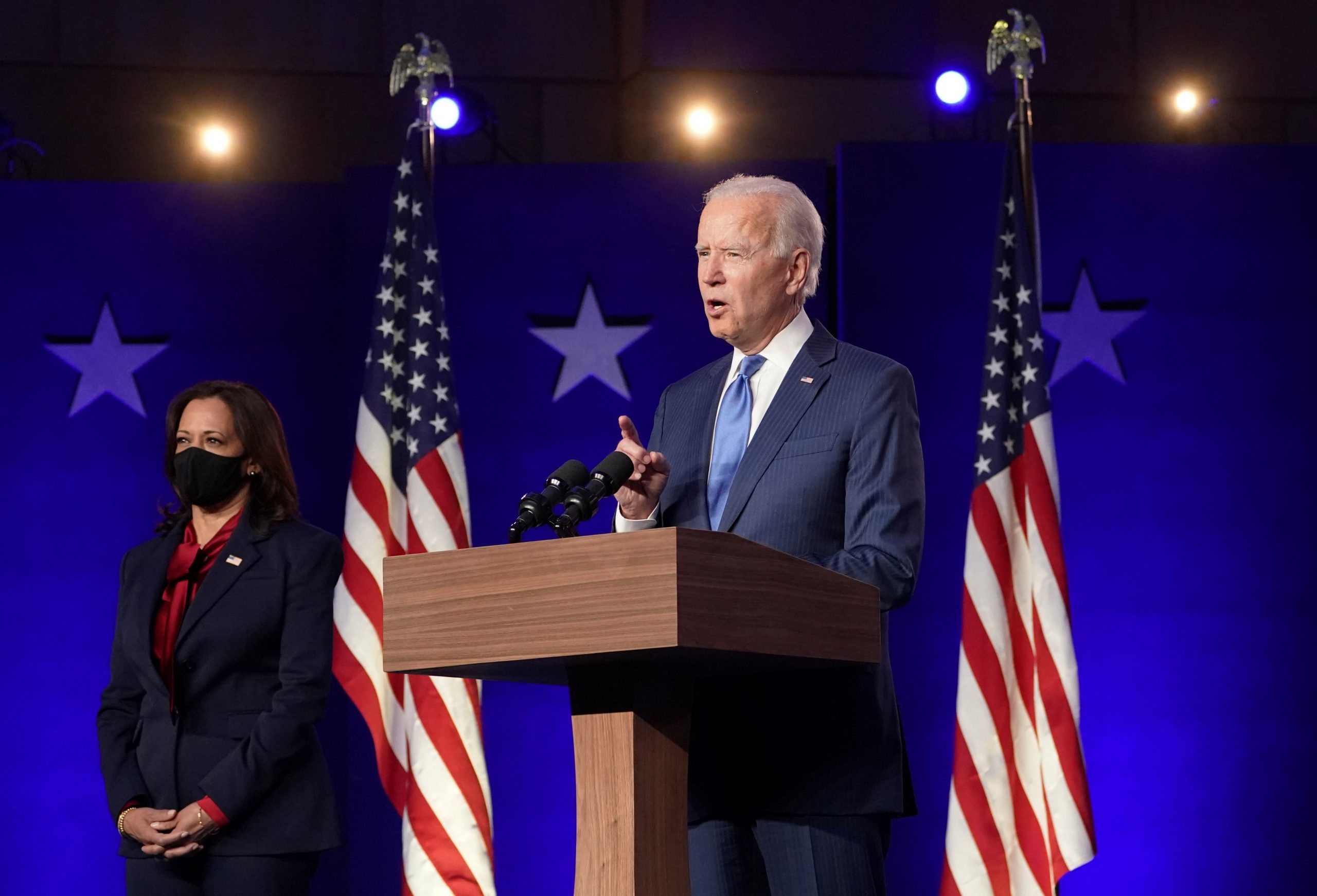 Kamala Harris en Joe Biden tijdens een toespraak op 6 november. De verkiezingsstrijd was toen nog niet beslist. Bron: Reuters