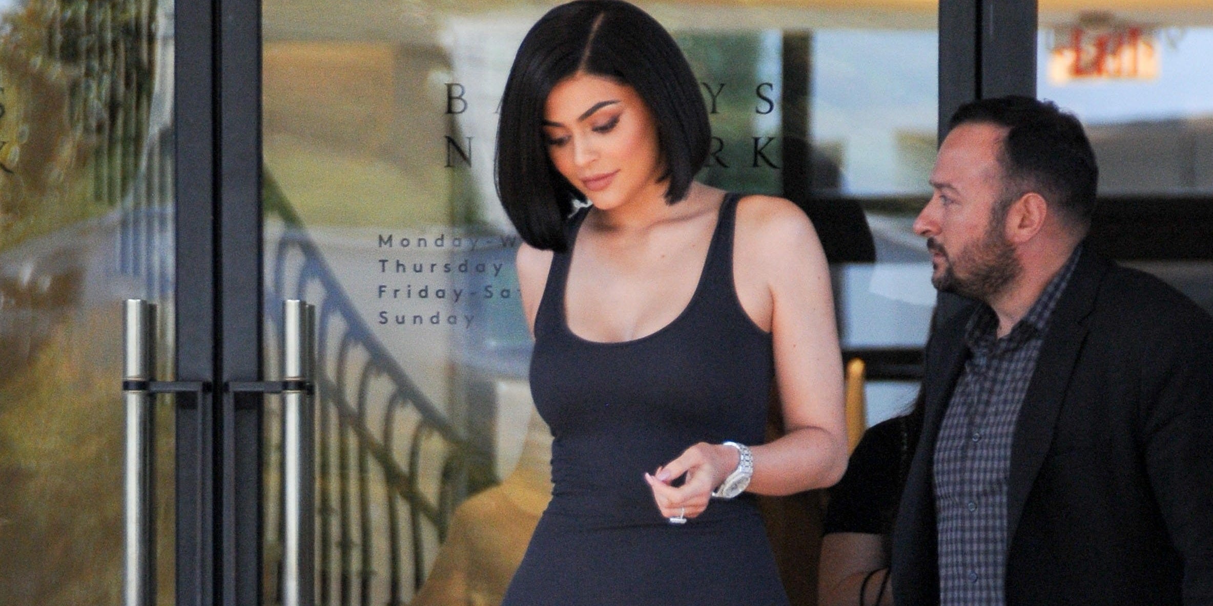 Image of Kylie Jenner dark brown blunt cut