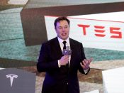 Tesla-topman Elon Musk bij de fabriek in Shanghai.