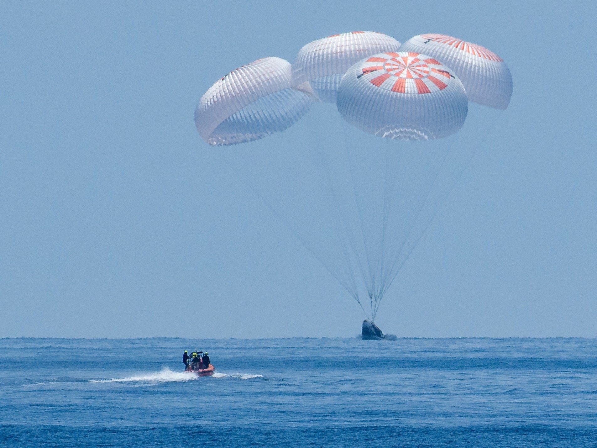 De SpaceX Crew Dragon Endeavour is zondag veilig neergekomen in de Golf van Mexico. Dat gebeurde voor de kust van Pensacola in de staat Florida.